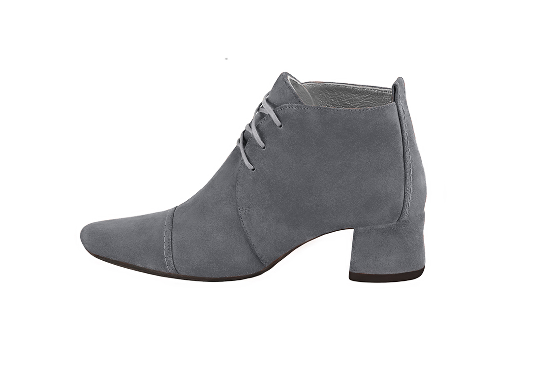 Dove grey women's ankle boots with laces at the front. Round toe. Low flare heels. Profile view - Florence KOOIJMAN